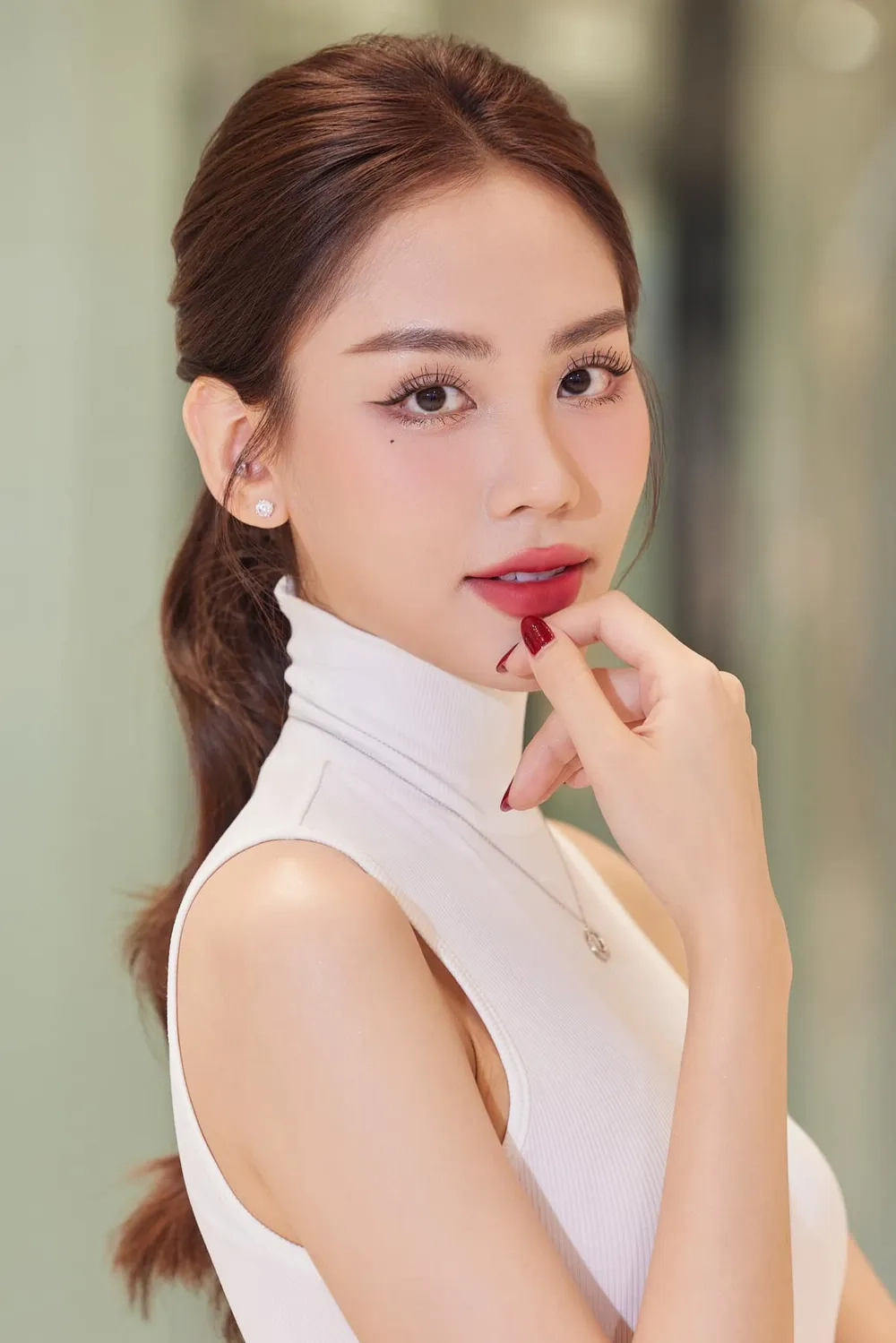 Nhan sắc rạng rỡ của hoa hậu Mai Phương chinh phục mọi ánh nhìn