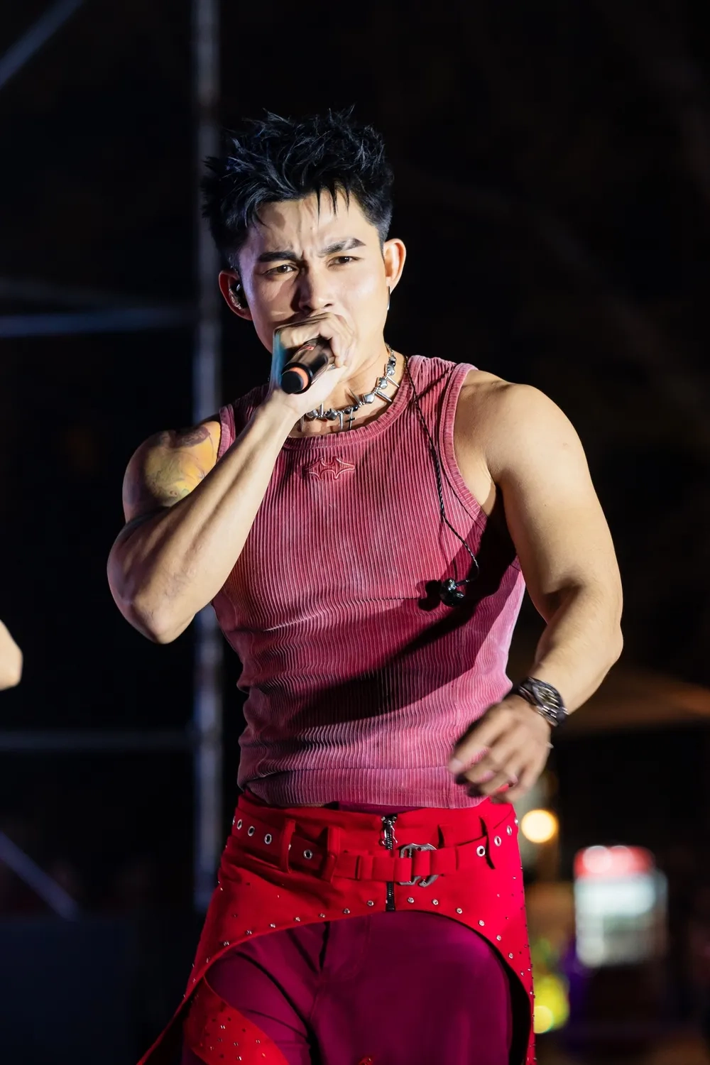 Lộ ảnh Jun Phạm body cực chuẩn