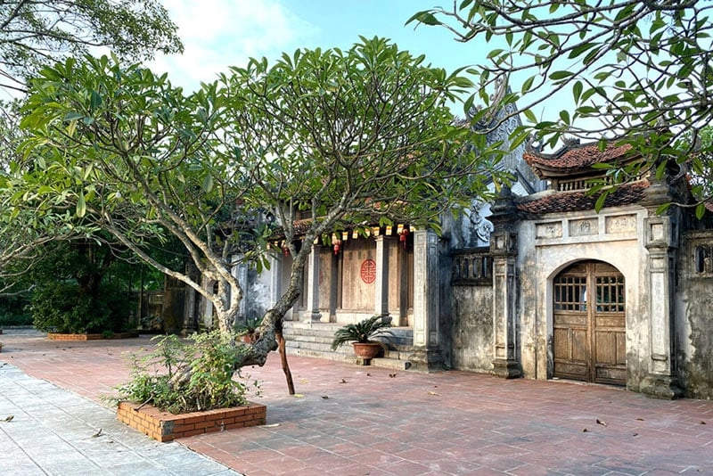 Hình ảnh của chùa bà đanh giữa thiên nhiên yên bình bên sông Đáy