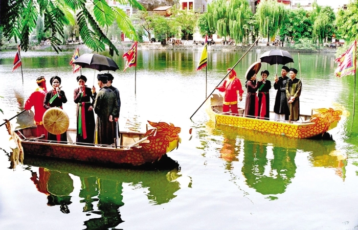 Ghé thăm trong dịp hội chùa bút tháp diễn ra nhiều hoạt động ý nghĩa