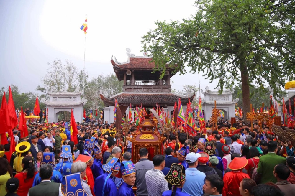 Hội chùa đậu thường tín diễn ra vào mùa xuân thu hút đông đảo phật tử