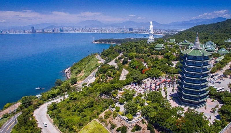 Chùa linh ứng đà nẵng là địa điểm nổi tiếng với sự bình yên, linh thiêng