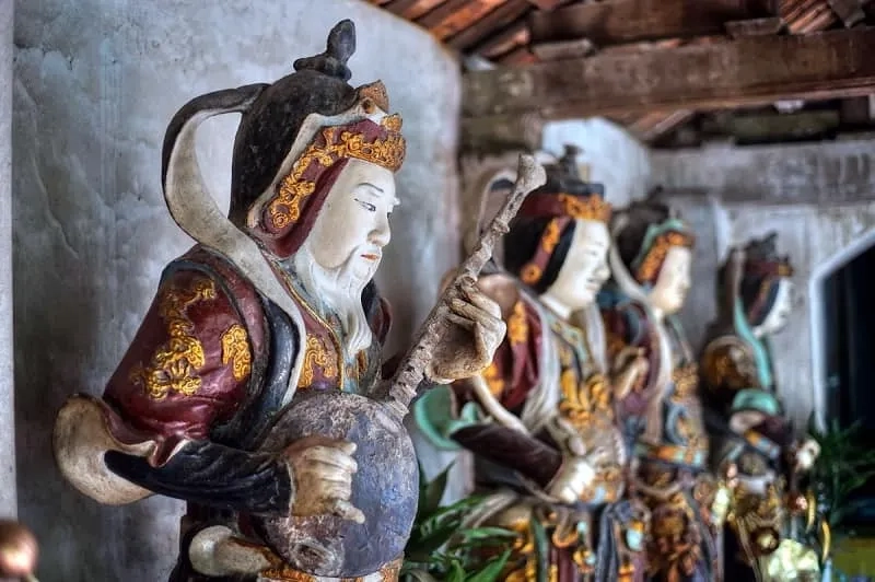 Lịch sử chùa nôm chứa đựng nhiều câu chuyện huyền bí về thời gian và tâm linh