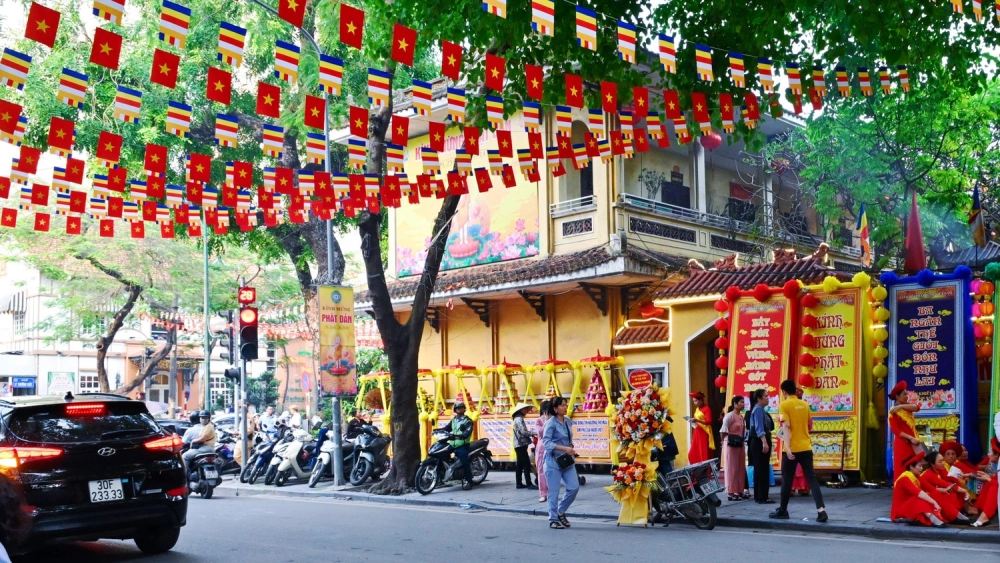Chùa quán sứ mấy giờ đóng cửa khoảng 18h là kết thúc đón khách