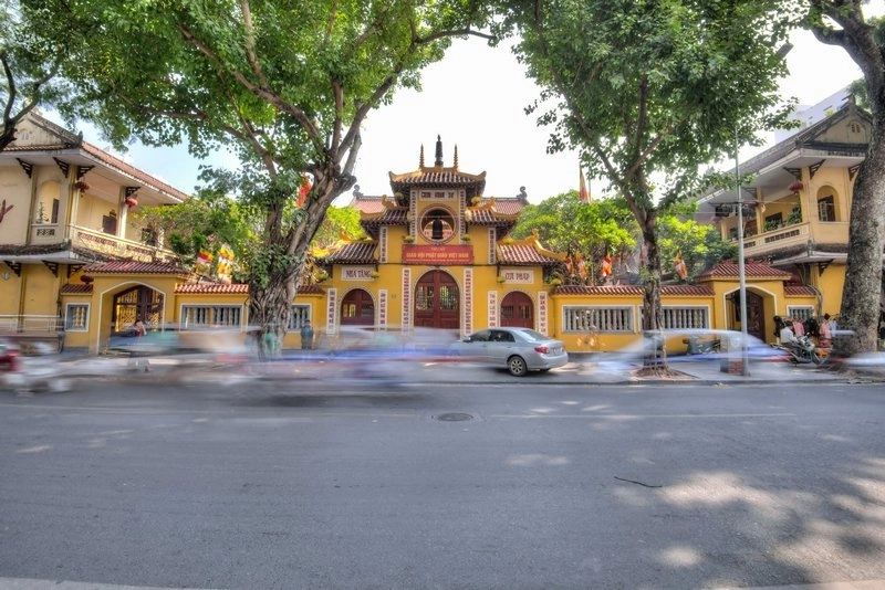 Bài khấn chùa quán sứ nên đọc thành tâm để cầu bình an