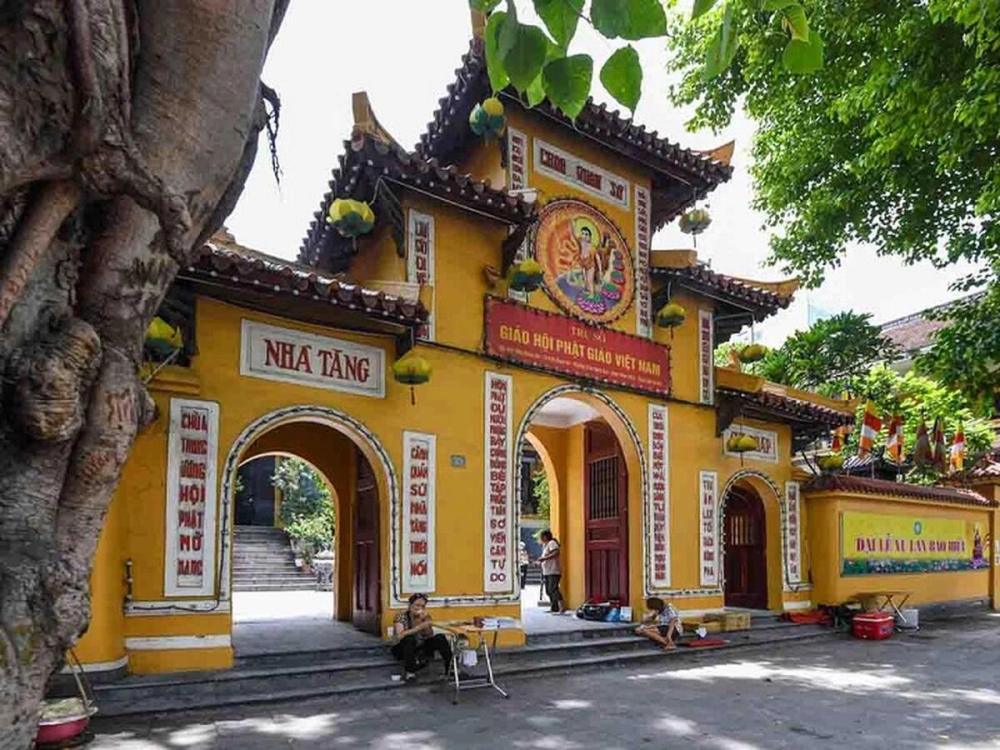 Trụ trì chùa quán sứ là vị cao tăng có nhiều đóng góp cho Phật giáo