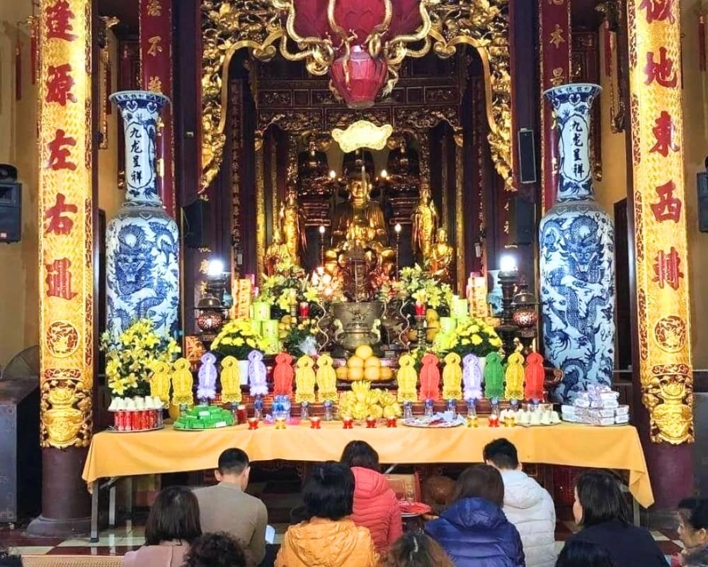 Văn khấn ban tam bảo chùa quán sứ thể hiện lòng tôn kính Tam Bảo
