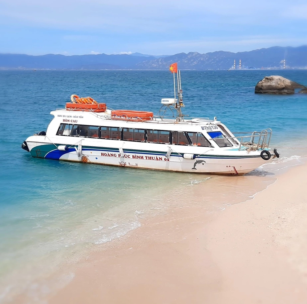 Hành trình khám phá bắt đầu từ tàu ra cù lao câu