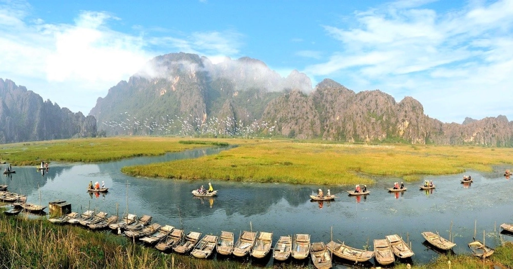 Tìm hiểu về đầm Vân Long cảnh sắc yên bình và thơ mộng