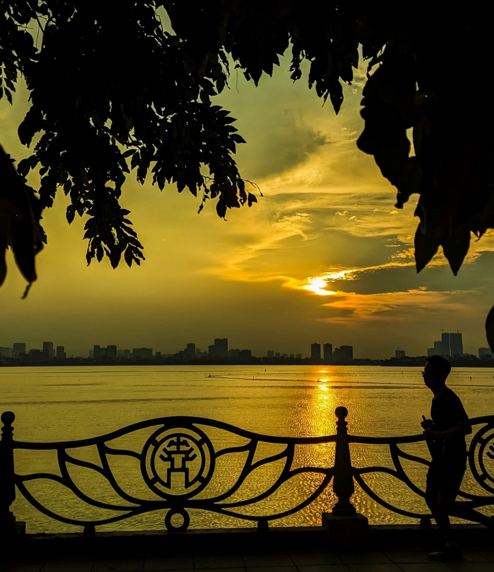 Cùng hội bạn chụp ảnh hồ tây lưu giữ khoảnh khắc thanh xuân