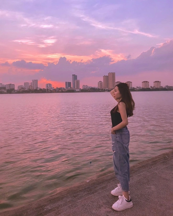 Gợi ý kiểu tạo dáng chụp ảnh ở hồ tây hợp mọi phong cách
