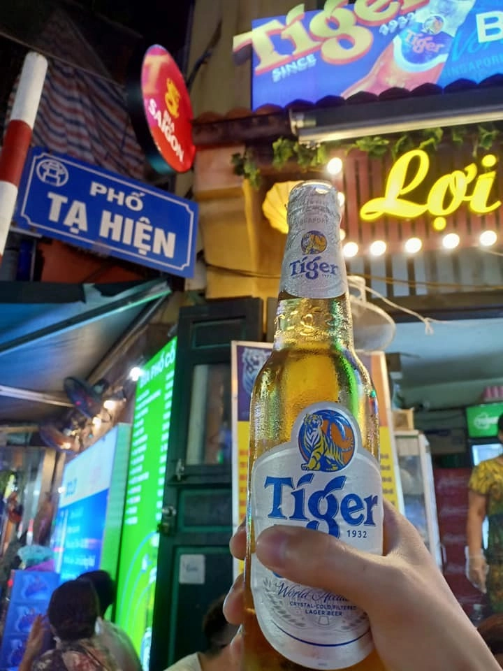 Uống bia phố Tạ Hiện trải nghiệm cảm giác nhâm nhi bia trong không khí vui tươi
