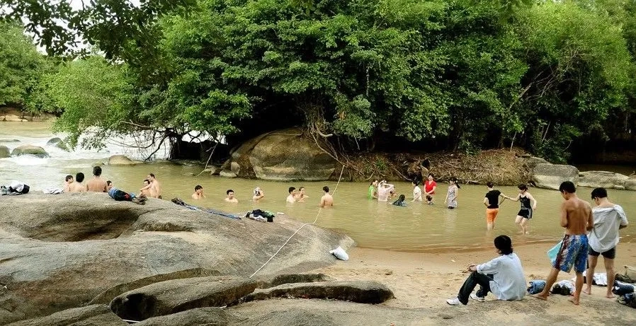 Trải nghiệm kỳ thú với thác mai bàu nước sôi độc đáo