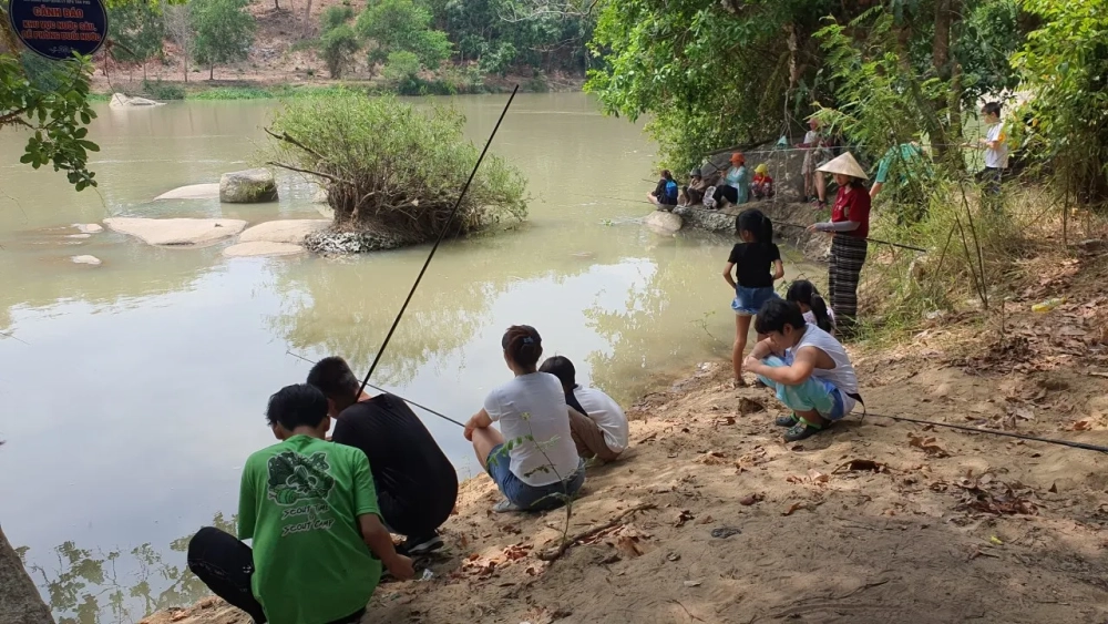 Hòa mình vào thiên nhiên tại khu du lịch thác mai bầu nước sôi