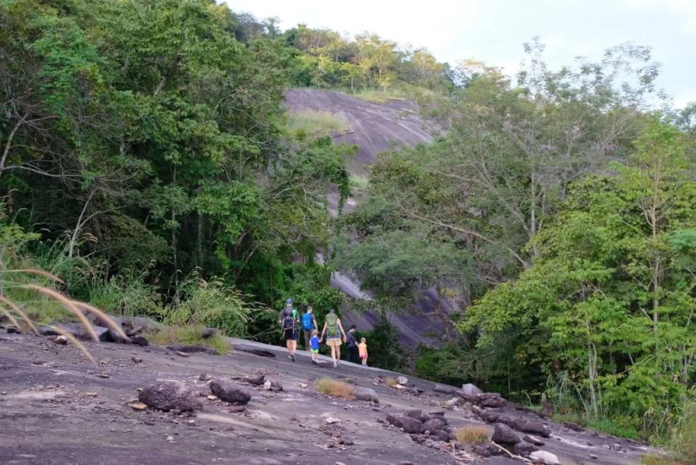 Khám phá thiên nhiên hoang sơ trong camping thác mai
