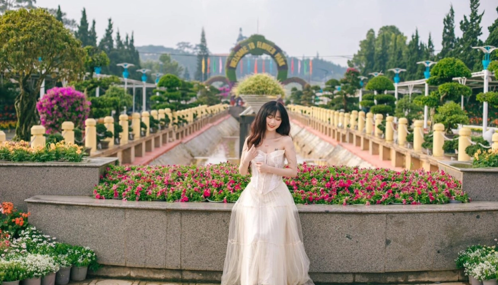 Chụp hình ở vườn hoa đà lạt nên chọn lúc sáng sớm có nắng nhẹ