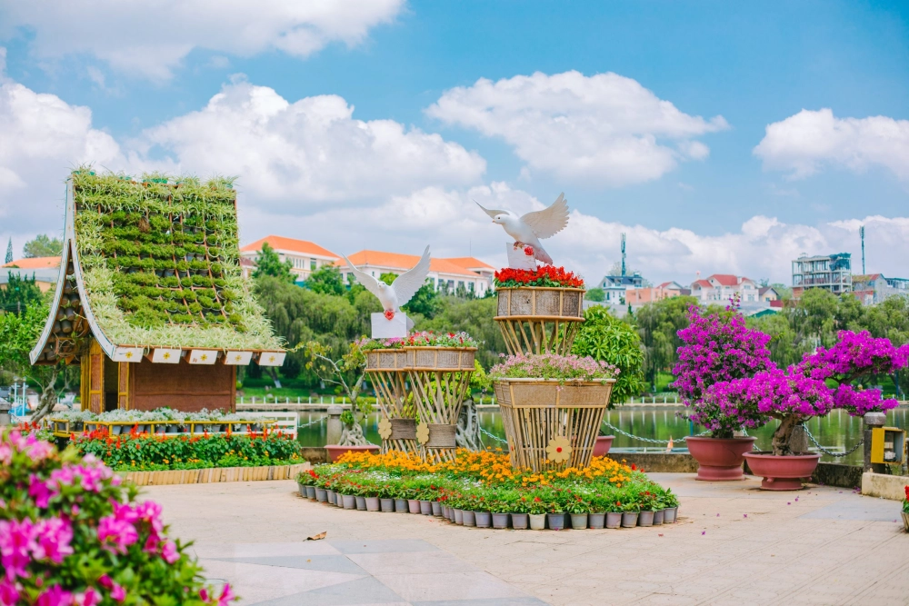 Hình ảnh vườn hoa đà lạt làm nền ảnh cực kỳ thơ mộng