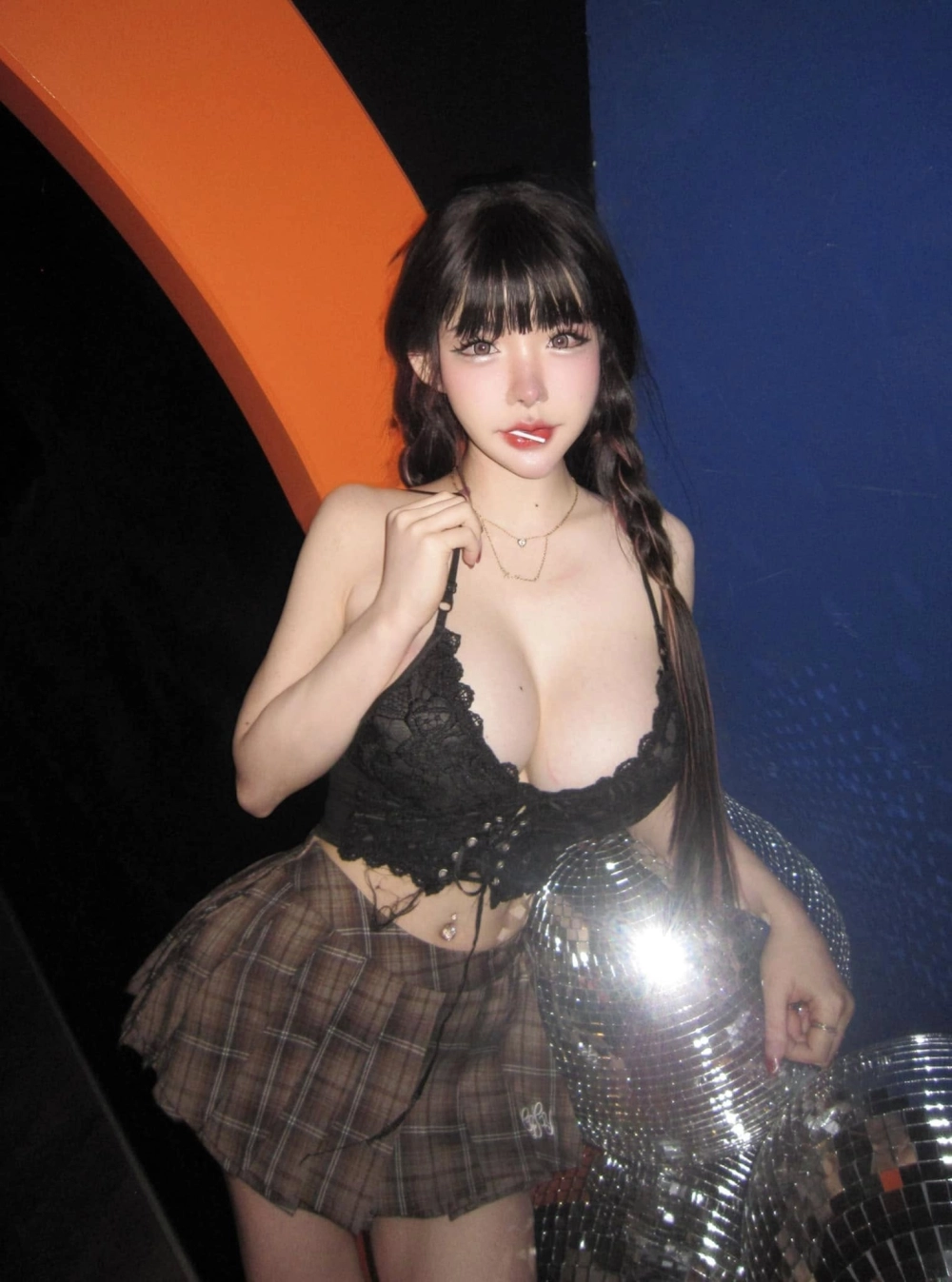 Gái xinh chụp ảnh sexy pose quyến rũ xinh đẹp nóng bỏng cuốn hút tột độ