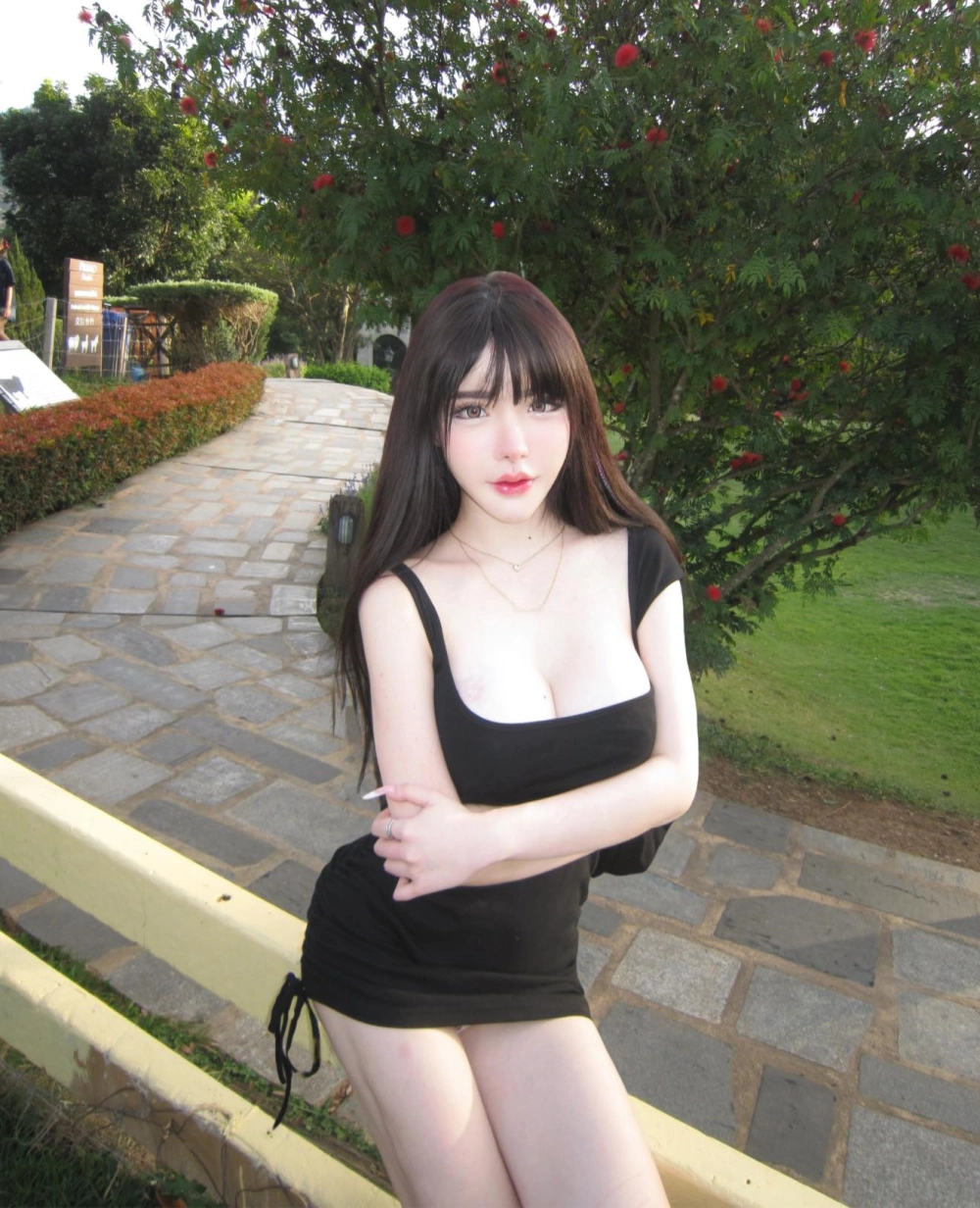 Ảnh gái xinh hở vú khoe vòng một hờ hững gợi tình nóng bỏng mê hoặc cực kỳ