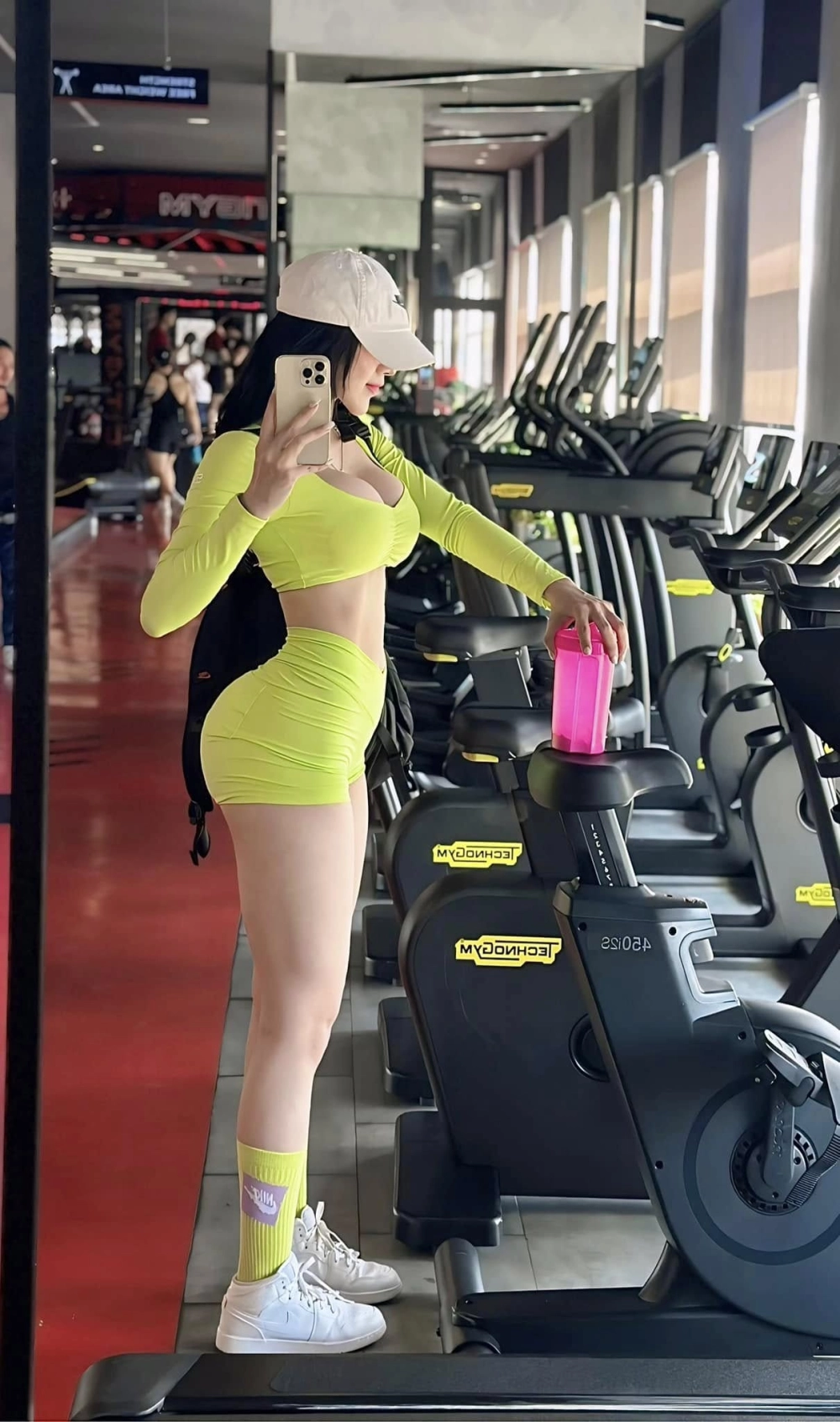 Ảnh sex gái mông to mông căng chổng đít nóng bỏng ngất ngây