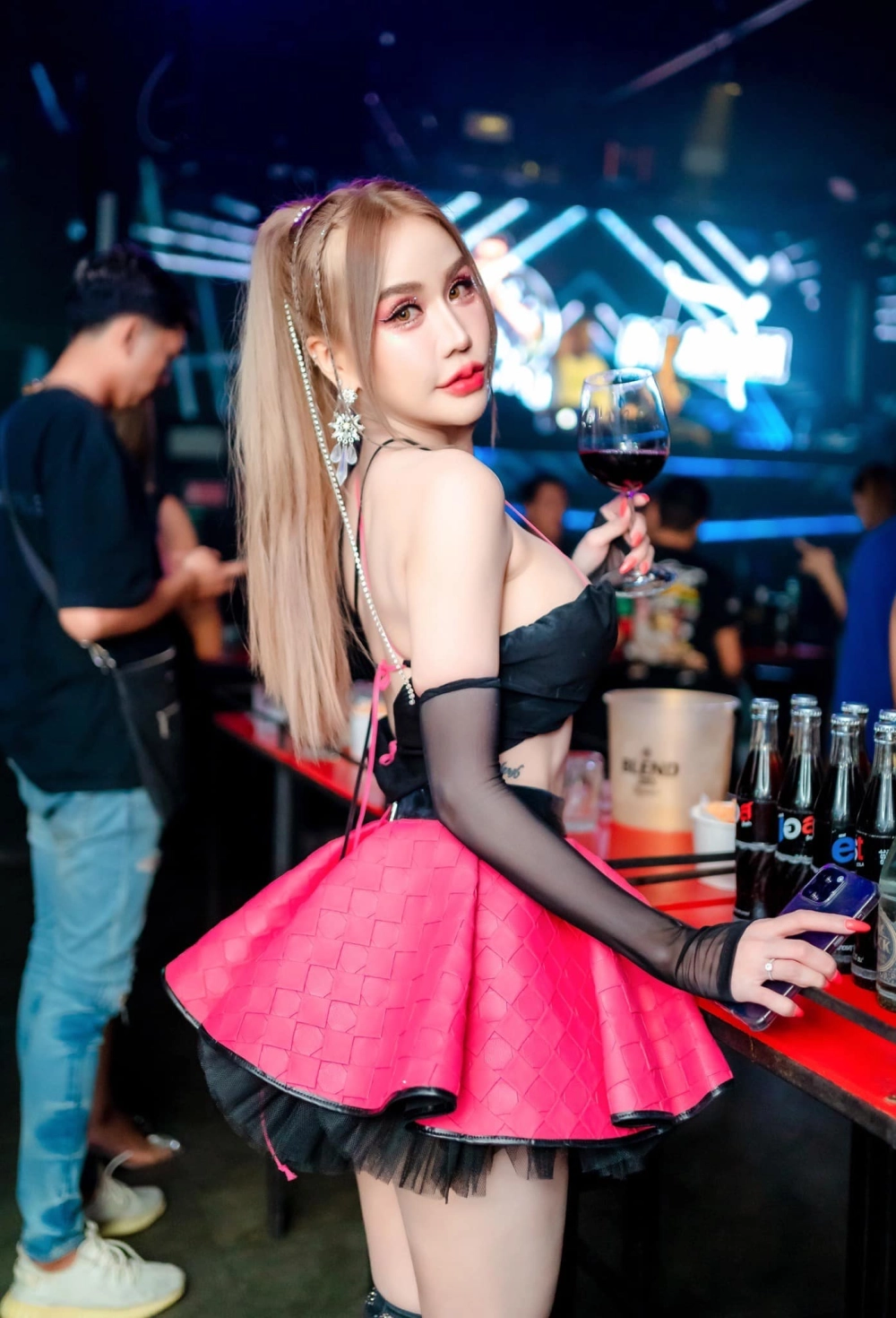Hình ảnh vú của con gái ngực căng tròn con gái trẻ sexy cuốn hút cuồng nhiệt