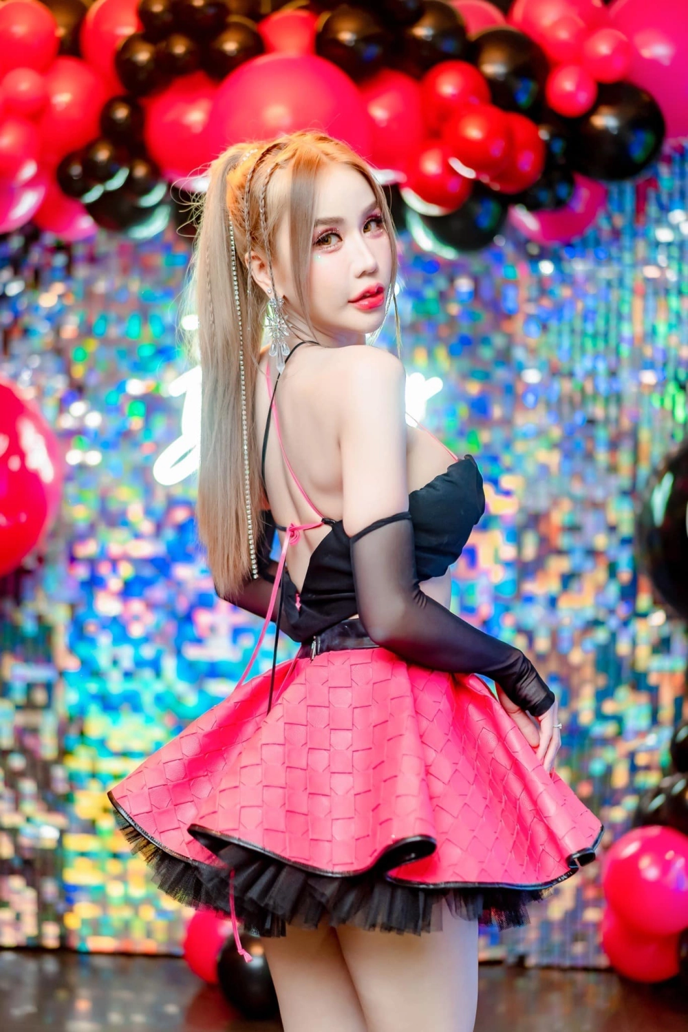 Ảnh gái xinh kheo vú tự tin khoe ngực căng tròn nóng bỏng quyến rũ mê mẩn