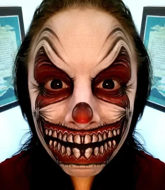 Hinh con ma trắng bệch kinh hoàng rợn người