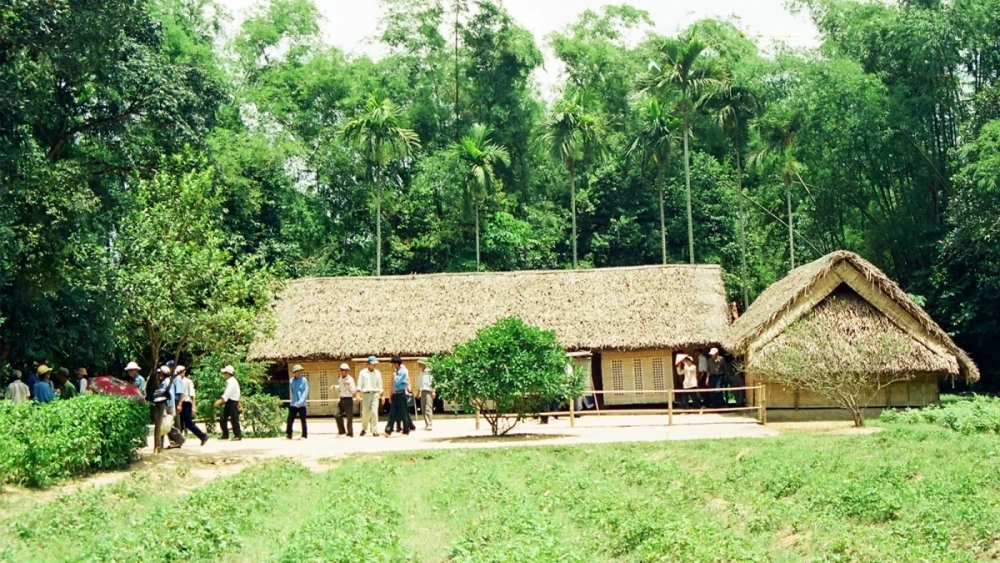 Thuyết minh làng sen quê bác lịch sử đẹp