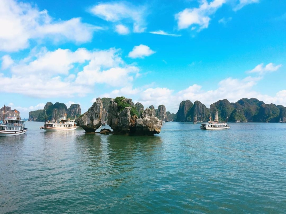 Hình ảnh hòn trống mái đẹp huyền ảo cuốn hút