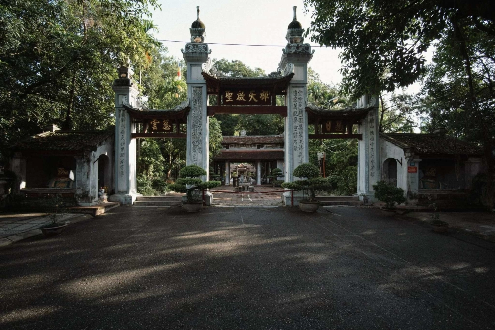 Chùa Láng cầu duyên nổi tiếng với giới trẻ Hà Nội.