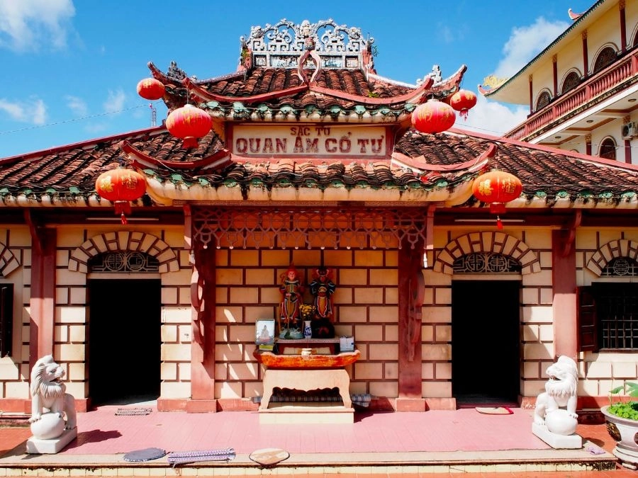 Ảnh chùa Quan Âm ghi lại vẻ đẹp thanh tịnh, linh thiêng.