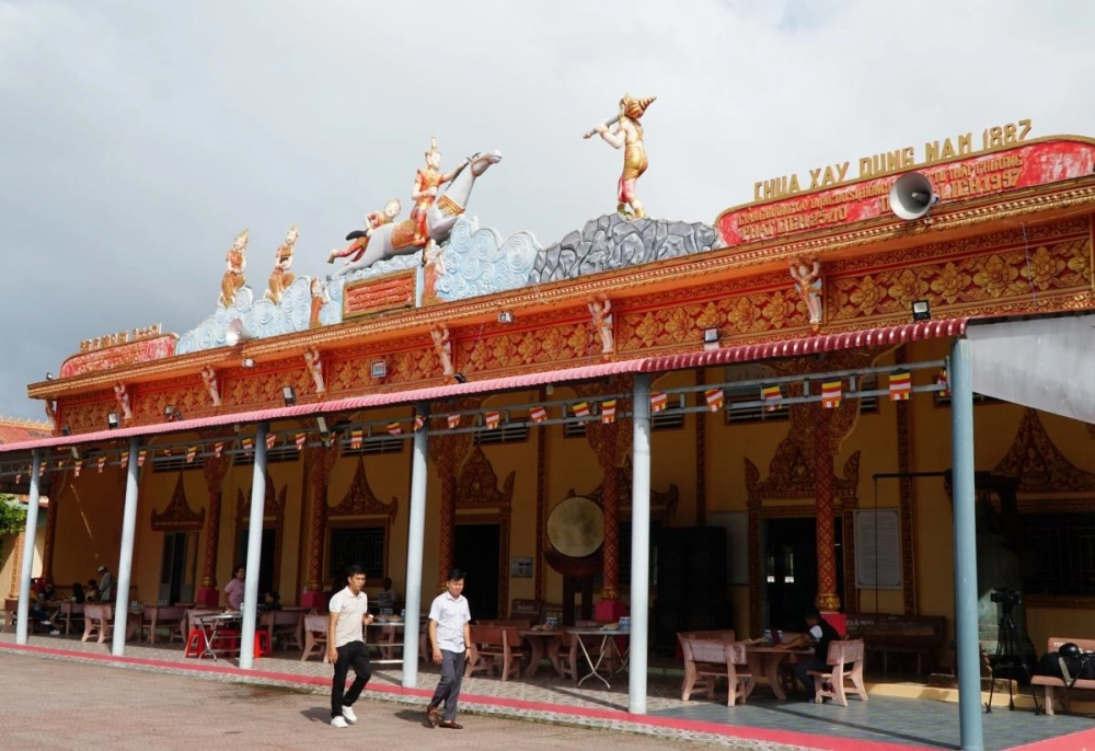 Chùa Xiêm Cán Nam Tông tiêu biểu cho Phật giáo Khmer.