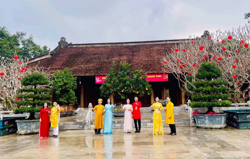 Nhà Bác Hồ ở Kim Liên gắn với những năm tháng tuổi thơ.