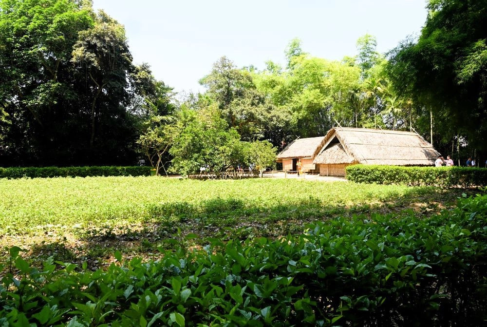 Tham quan khu di tích Kim Liên giúp hiểu thêm về Bác Hồ.