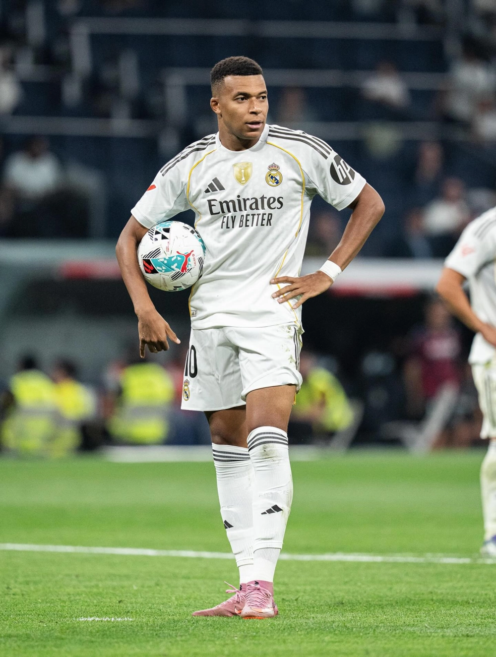 Kylian mbappé height phù hợp với lối chơi tốc độ và sức mạnh.