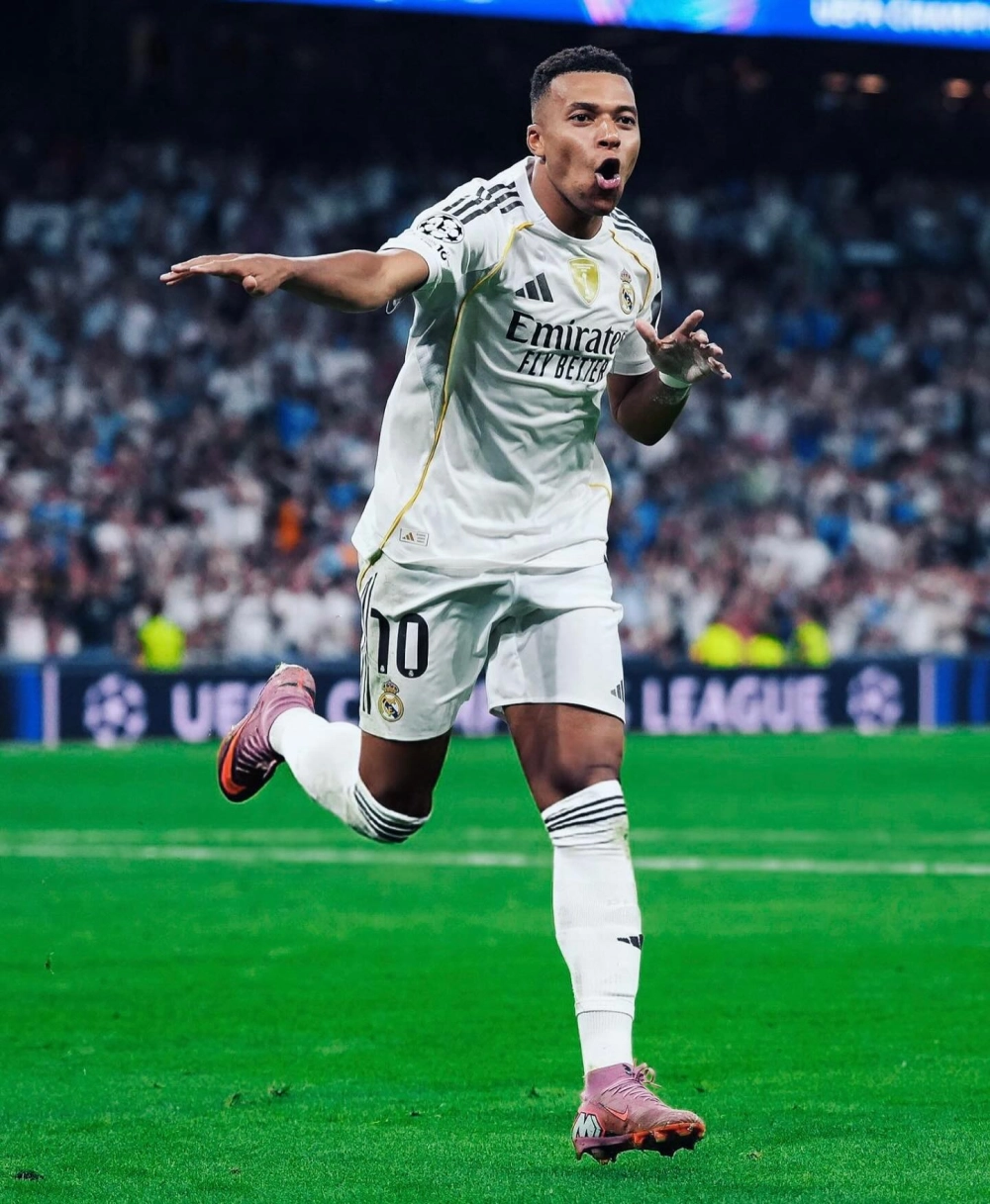 Kylian mbappé là ngôi sao bóng đá hàng đầu thế giới hiện nay.