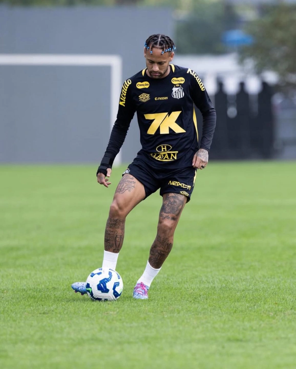Skill neymar jr tạo nên dấu ấn riêng trên sân cỏ.