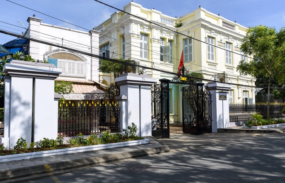 Ảnh nhà công tử Bạc Liêu ghi lại vẻ đẹp cổ kính.