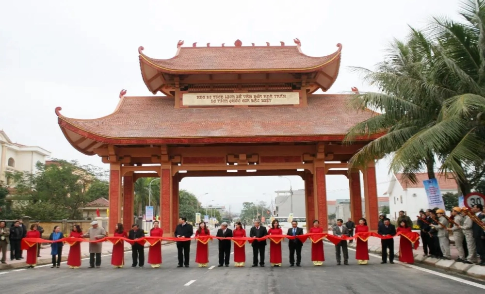 Nhà Trần tại Đông Triều linh thiêng, được nhiều người chiêm bái.