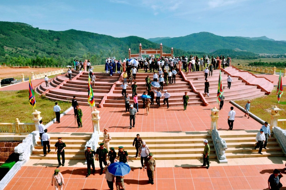 Hình ảnh thành Hoàng Đế thể hiện nét trầm mặc, xưa cũ.