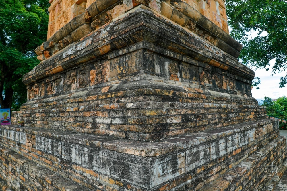 Du lịch tháp Bình Sơn phù hợp cho người yêu di tích cổ.