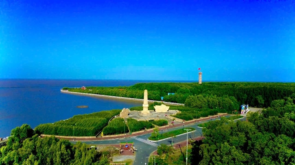 Rừng ngập mặn Mũi Cà Mau là lá phổi xanh của vùng ven biển.