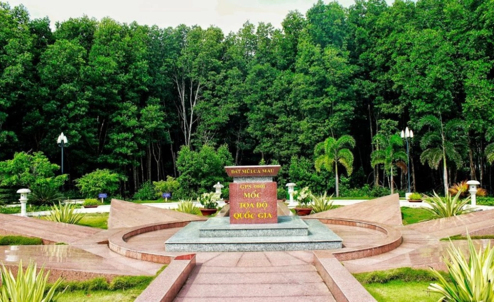 Ảnh vườn quốc gia Mũi Cà Mau ghi lại cảnh quan hoang sơ.