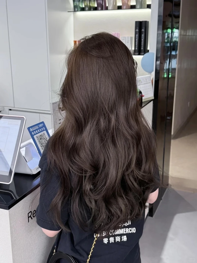 Bắt trend nhanh với tóc nâu socola trendy