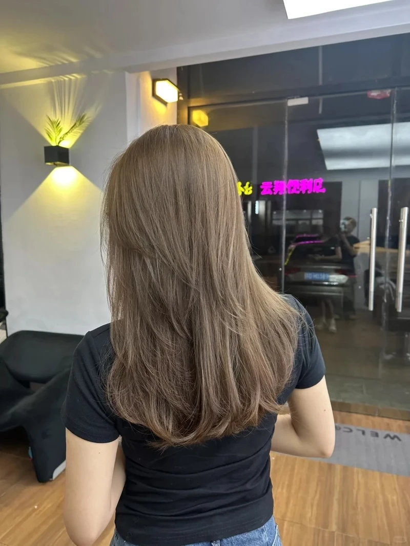 Lột xác với tóc màu nâu tây sáng đẹp cực cuốn hút