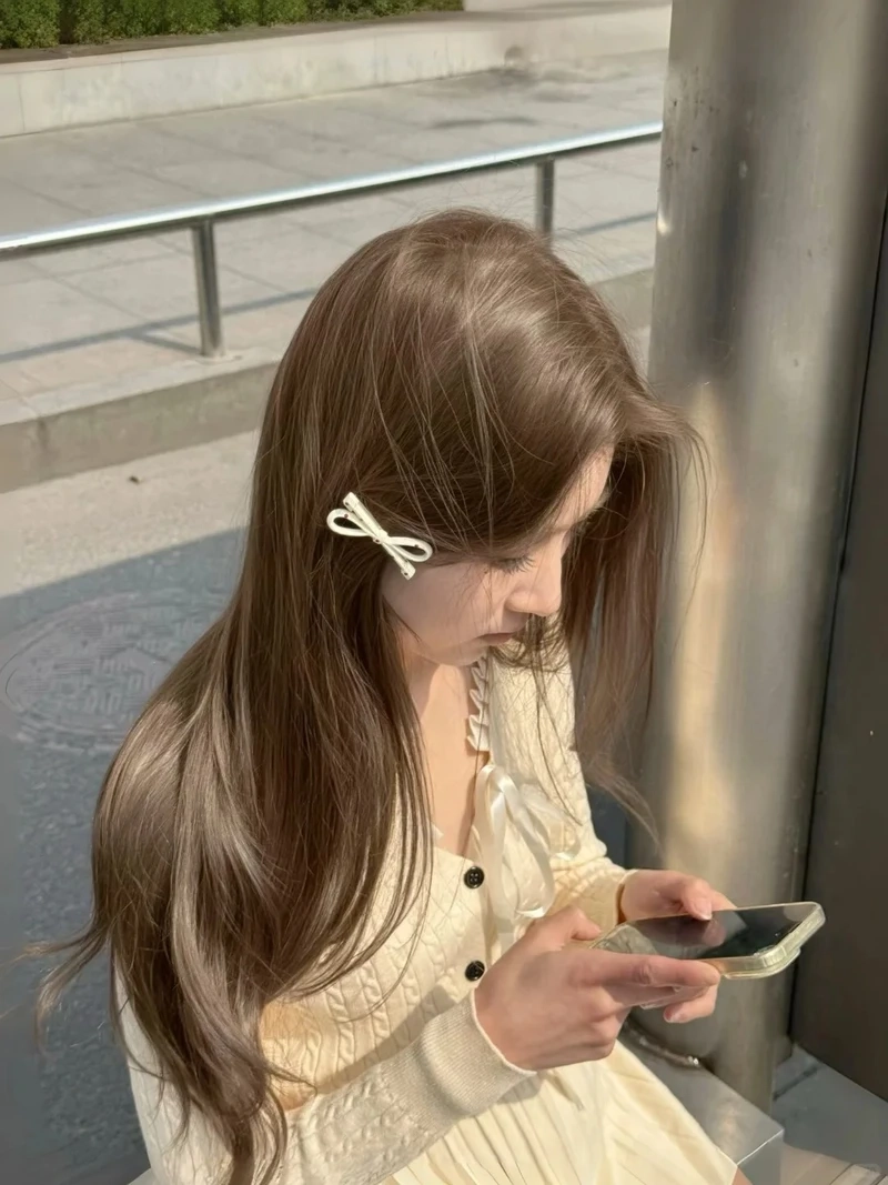 Dịu dàng cùng tóc nâu tây sáng nhẹ nhàng